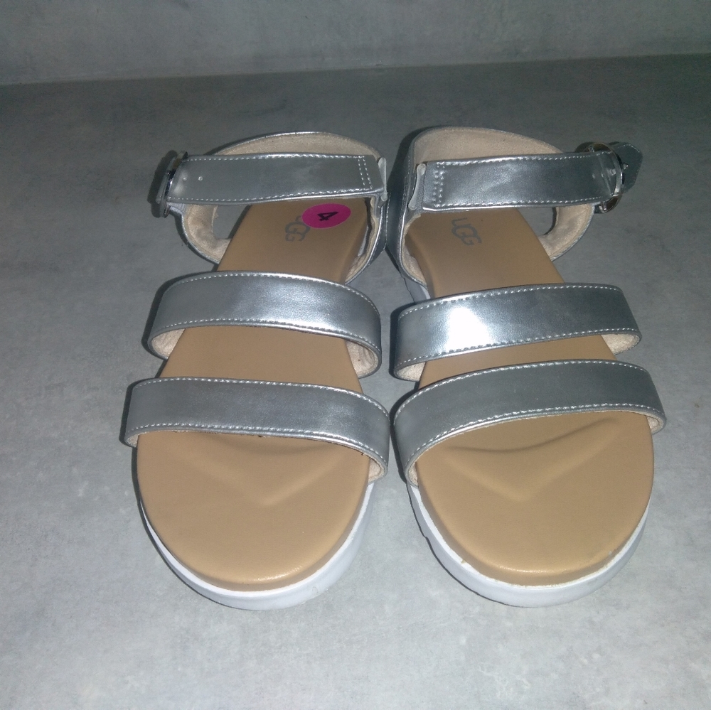 UGG Leedah Sandals Grade School Girls 4M Silver FM1220L